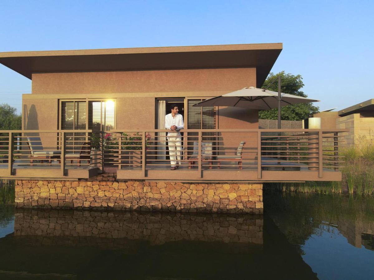 Life At Repose- Lake Villas Resort & Club Chor Warodra Buitenkant foto