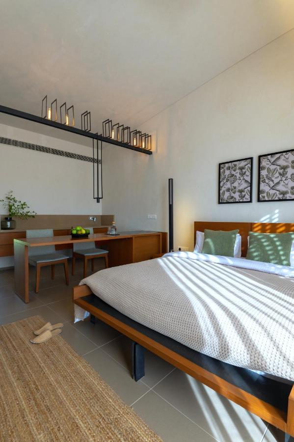 Life At Repose- Lake Villas Resort & Club Chor Warodra Buitenkant foto