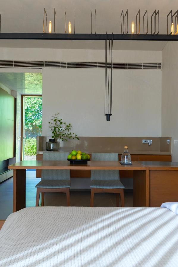 Life At Repose- Lake Villas Resort & Club Chor Warodra Buitenkant foto