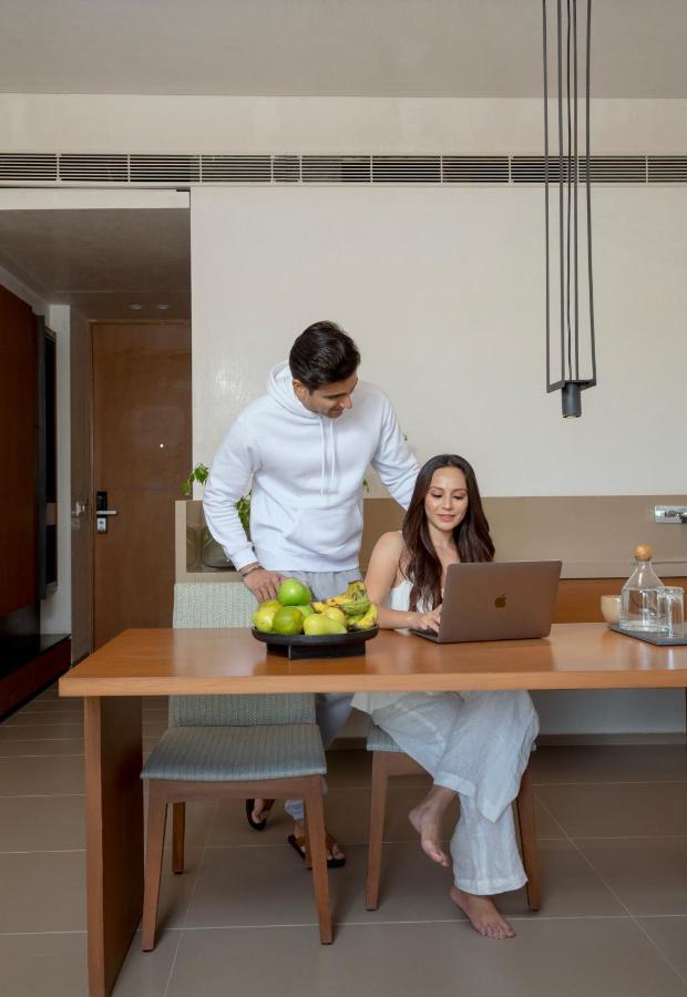 Life At Repose- Lake Villas Resort & Club Chor Warodra Buitenkant foto