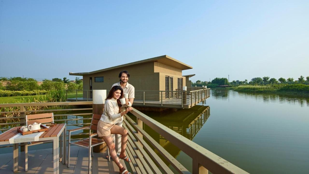 Life At Repose- Lake Villas Resort & Club Chor Warodra Buitenkant foto