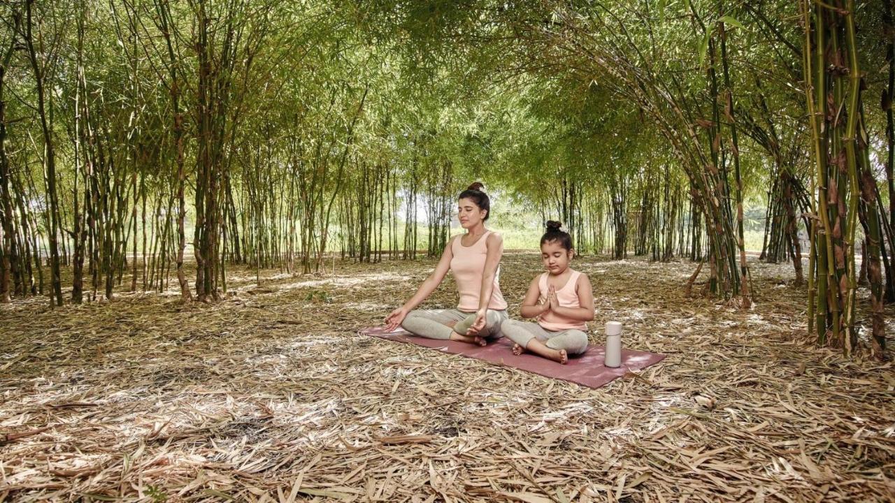 Life At Repose- Lake Villas Resort & Club Chor Warodra Buitenkant foto